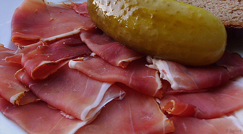 Wallbergmoosalm - mittendrin im Rodel- und Wanderparadies Wallbergmoosalm - frisch zubereitete bayrische Schmankerl geniessen